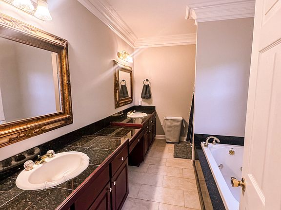5th image of 33 Johnston Rd