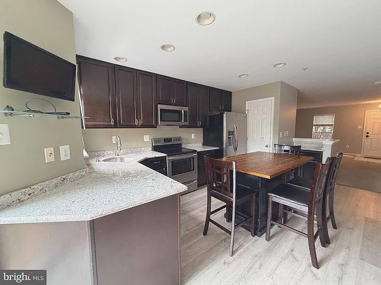 605 Tivoli Rd — Photo 6