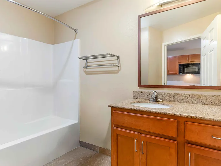 Studio Suite - 1 Queen Bed