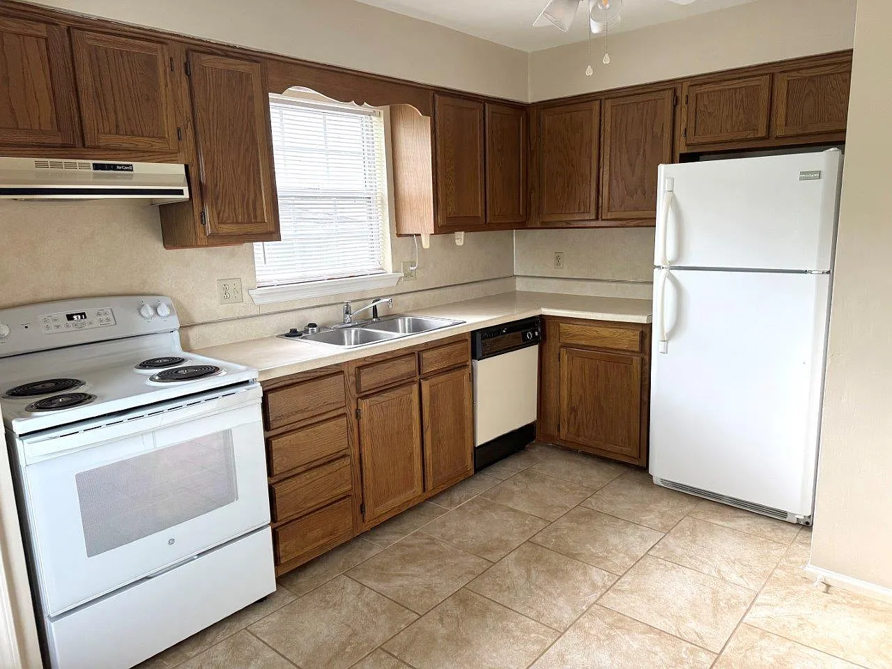 2130 Stephenson Ave SW — Photo 1