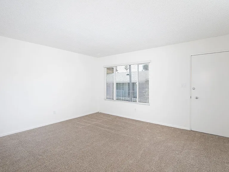 1128 Felspar Street — Photo 13