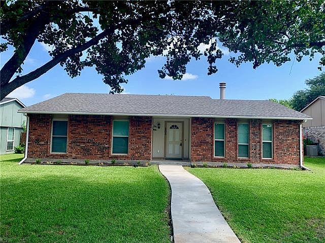 1st image of 205 Boxwood Dr
