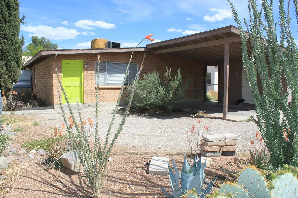 3 bed, 1400 sqft, $2,000 — Photo 1