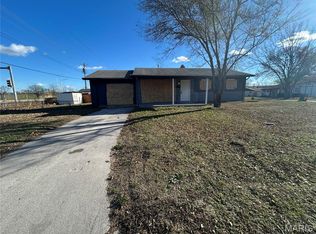 2 Leonard Dr, Cahokia, IL 62206