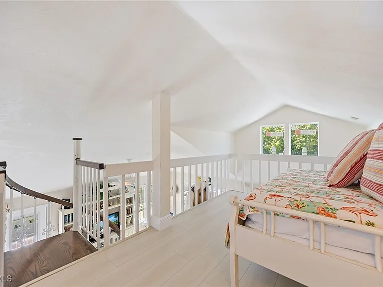 424 Lagoon Dr — Photo 27