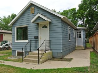 217 21st St NW, Minot, ND 58703