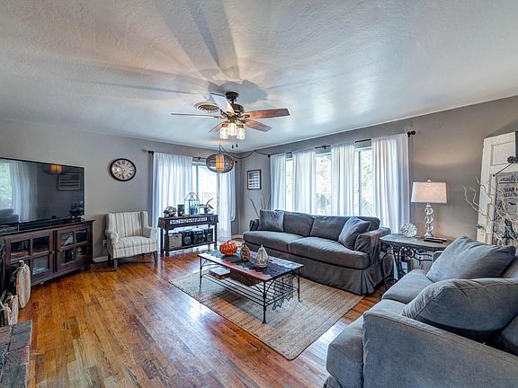 5th image of 1168 De Moll Dr