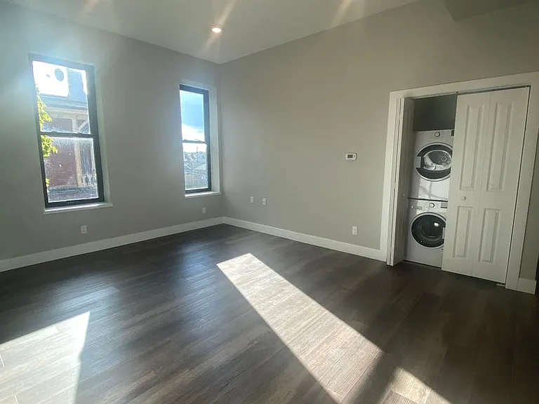 1222 Sheffield Street — Photo 4