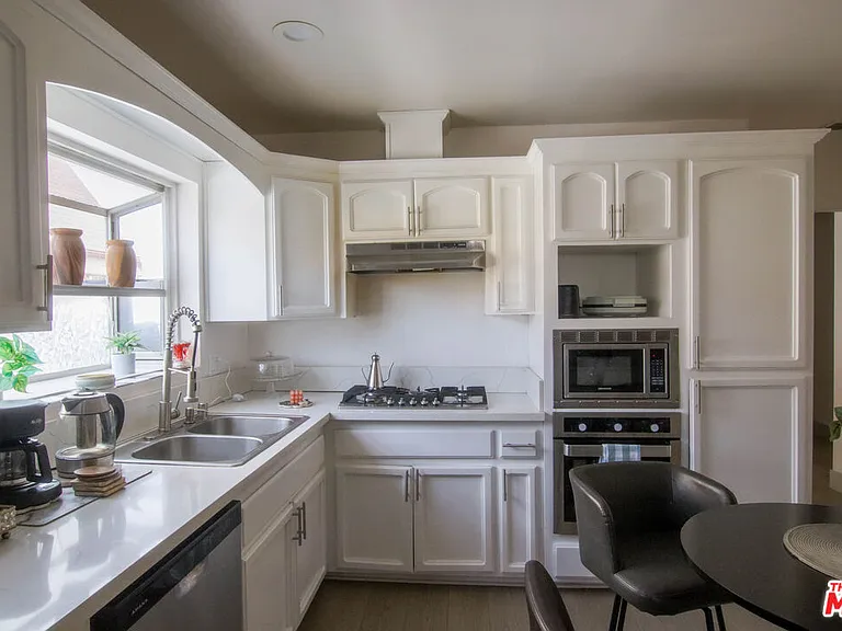 2223 W 78th Pl — Photo 9