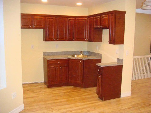2nd image of 821 Elsmere Pl