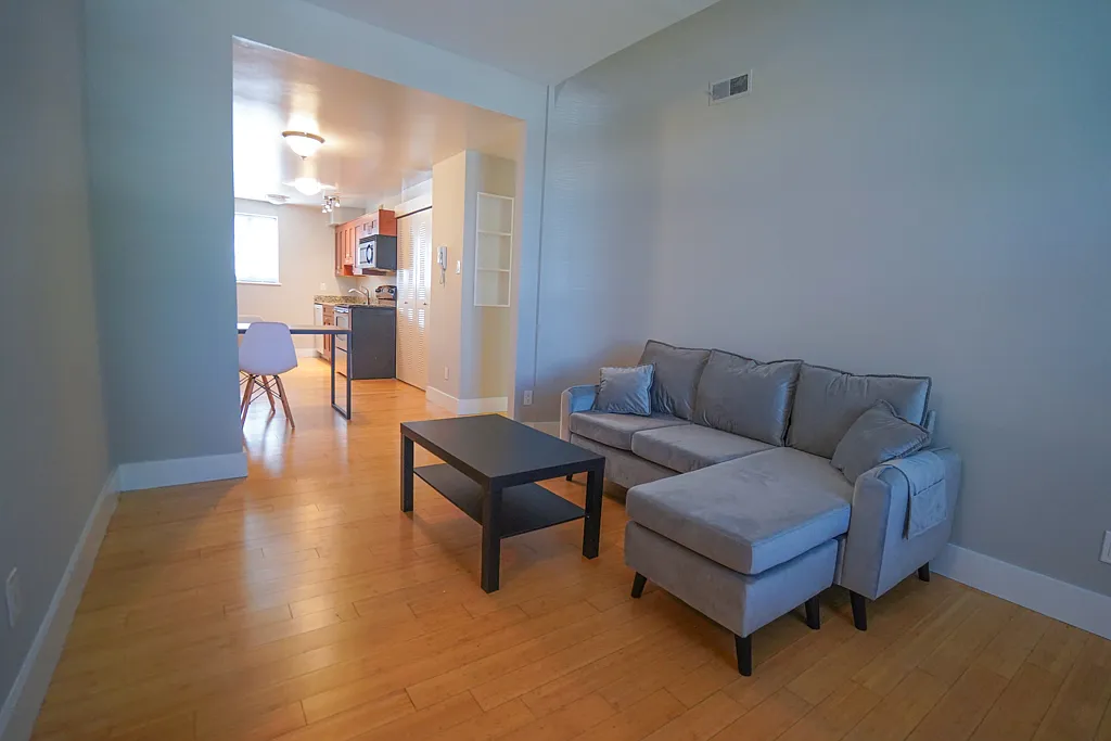 2 bed, 697 sqft, $1,795 — Photo 2