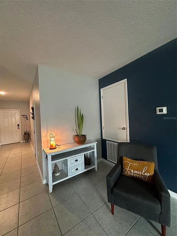 4 bed, 2.0 bath, 1874 sqft, $1,950 — Photo 4