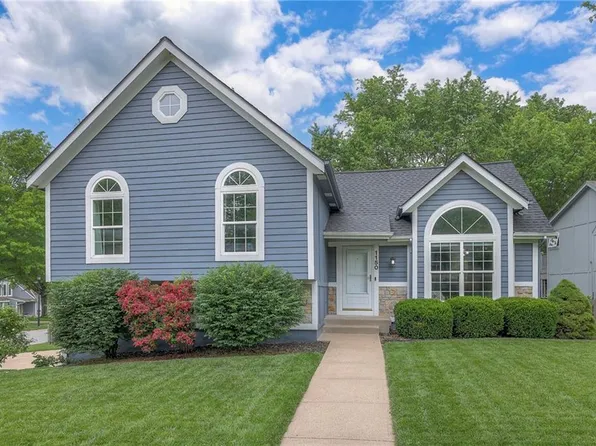 1150 E Yesteryear Dr, Olathe, KS 66061