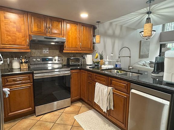 4th image of 4206 SW 70th Terrace #4206