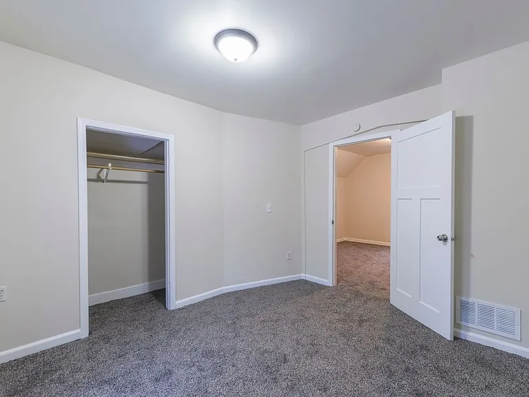 1715 Glenwood Avenue — Photo 8