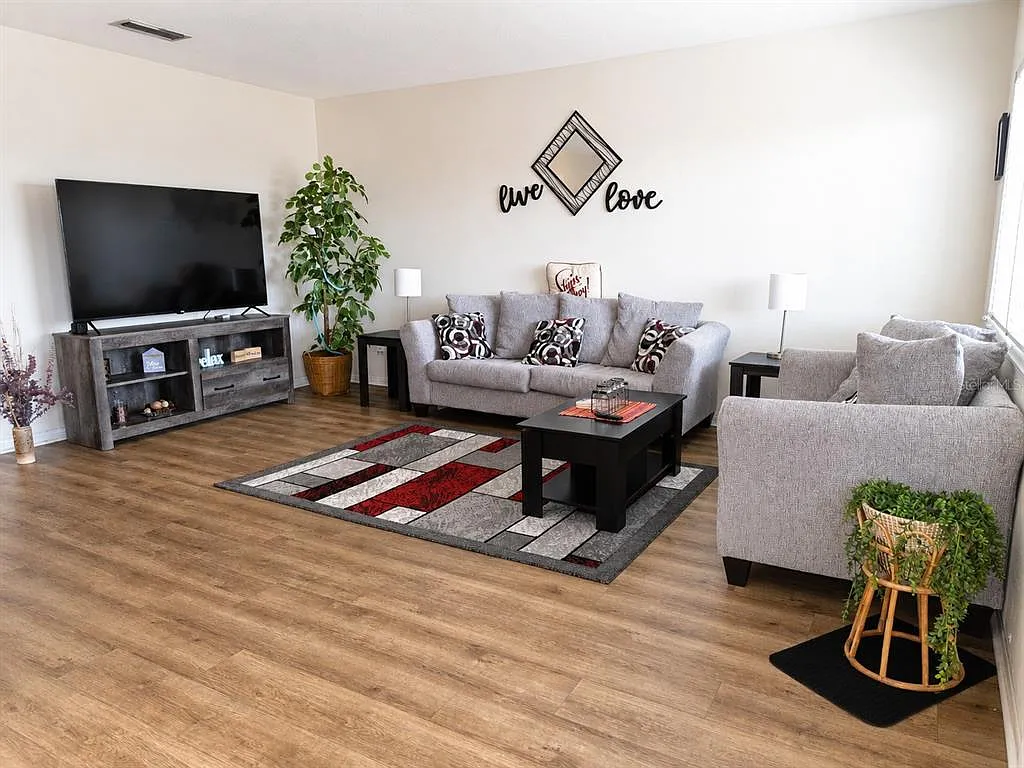 2 bed, 1.0 bath, 874 sqft, $1,500 — Photo 4
