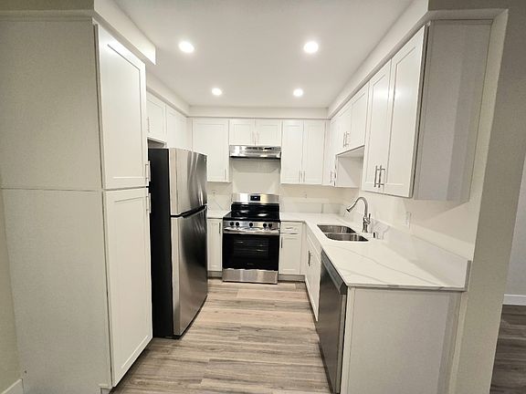 3rd image of 2101 Vine St #109