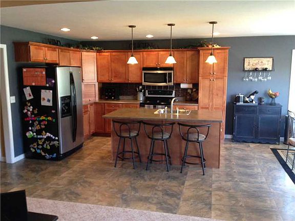 2nd image of 714 E Creekside Cir