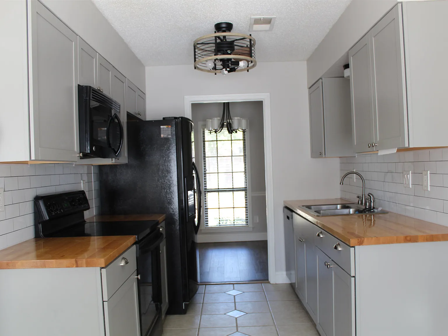 3 bed, 2.0 bath, 1545 sqft, $2,100 — Photo 3