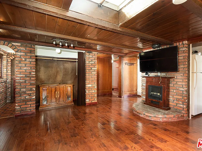 14842 Morrison St — Photo 20