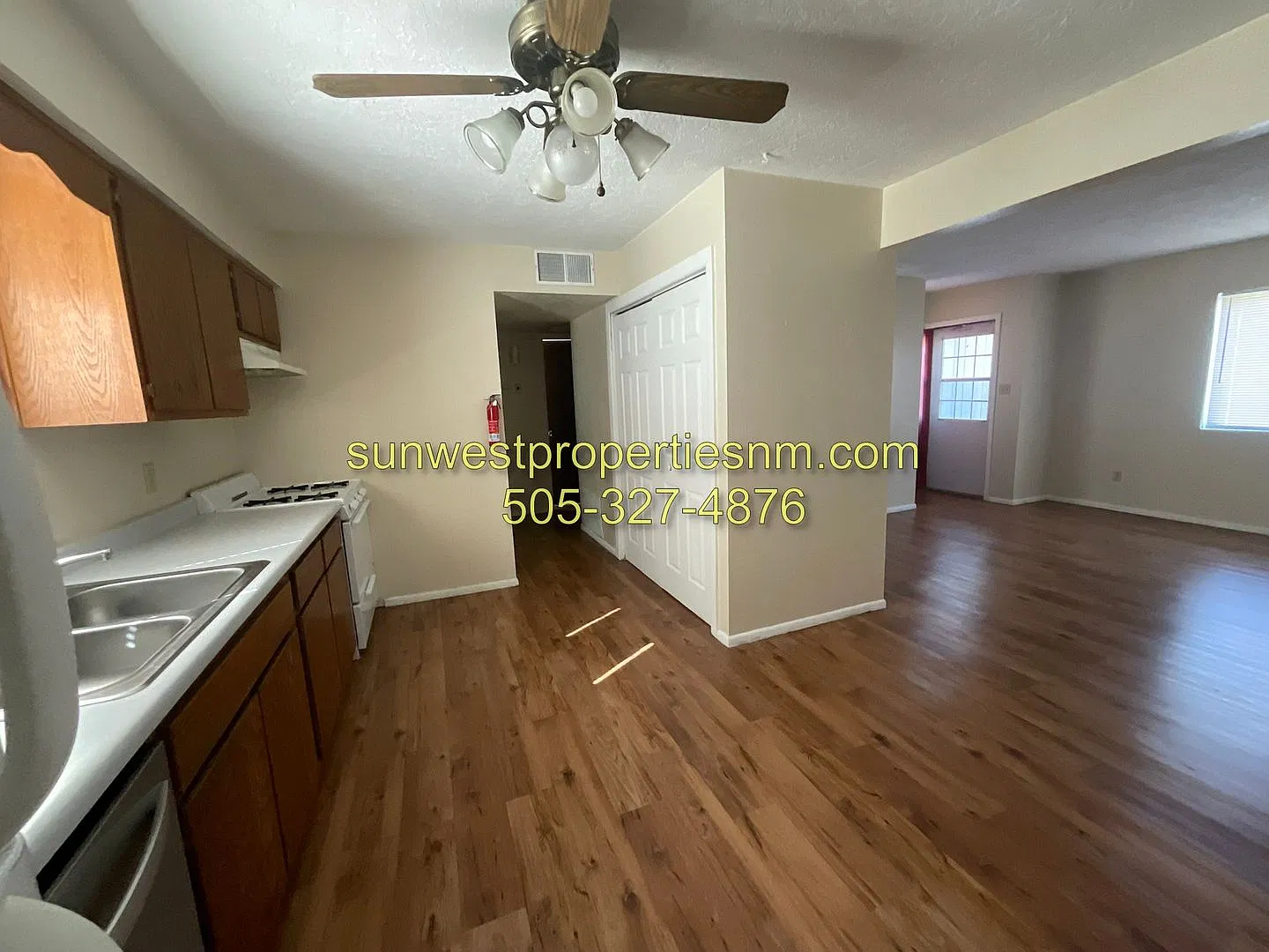 3 Bedroom, 1 Bath, Home with Fenced Backyard — Photo 4