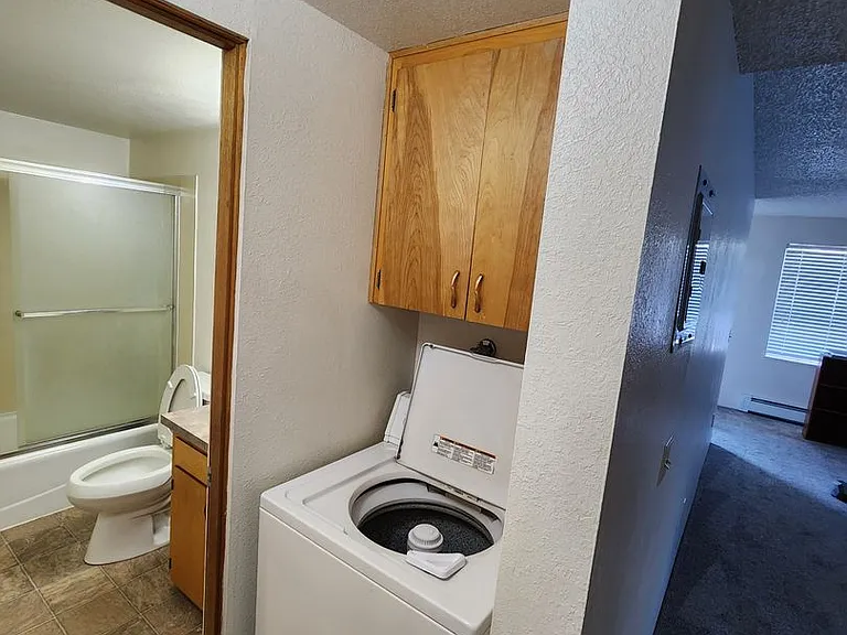 605 S Grand Ave — Photo 23