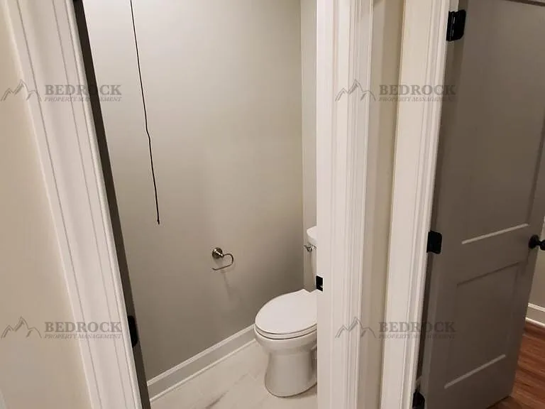 617 Wellingburg Rd SE — Photo 5