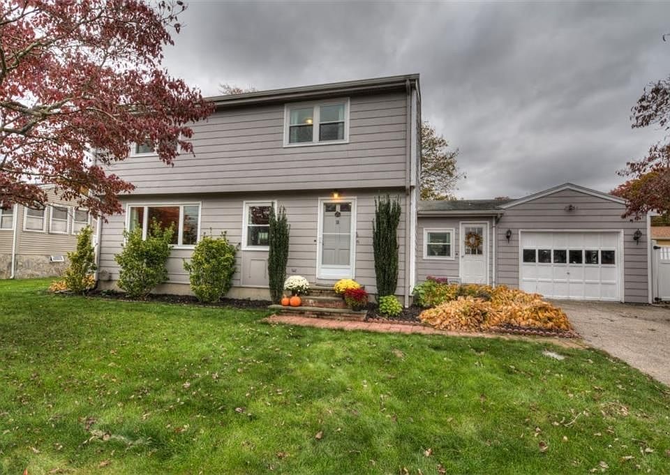 1st image of 10 Cedar Dr