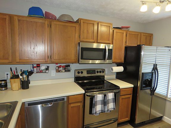 3rd image of 624 Idlewood Ln
