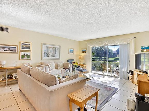 5th image of 409 S Gardens Drive #104