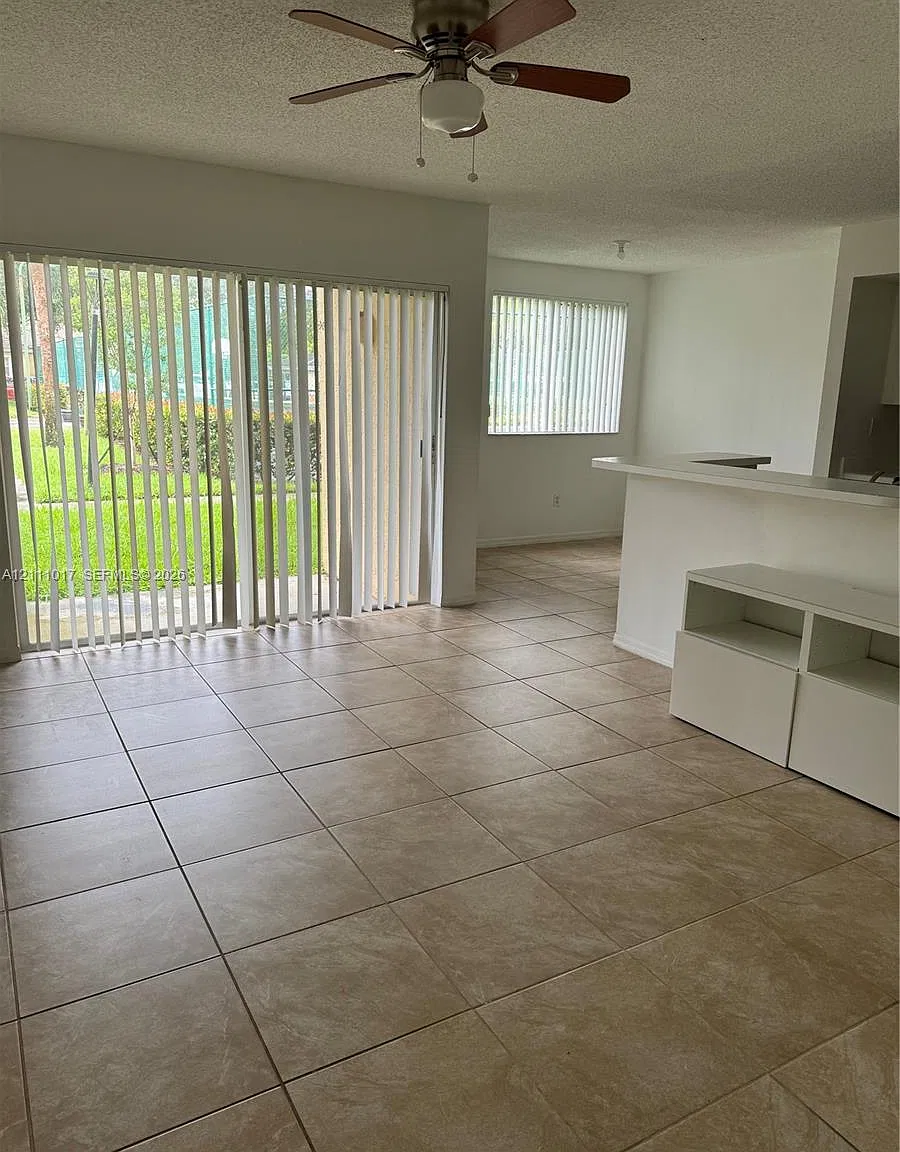 Royal Grand Condo — Photo 1