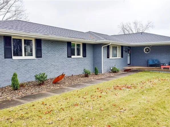 796 Brookdale Ave, East Palestine, OH 44413