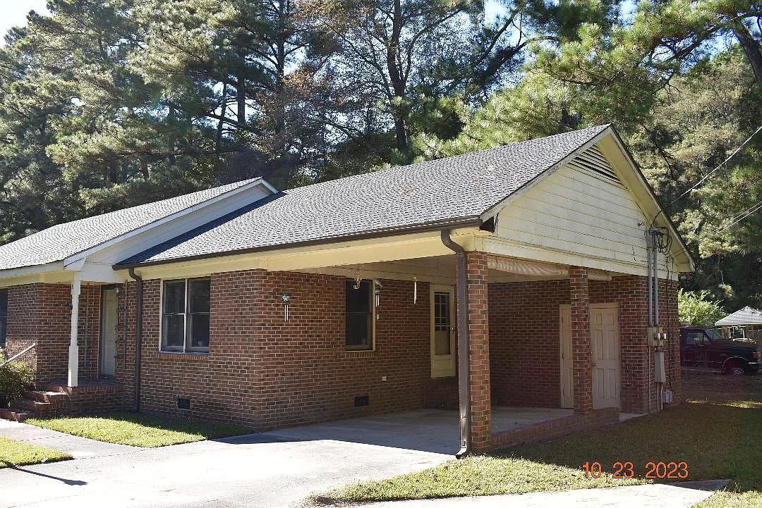 2 bed, 1.5 bath, $750 — Photo 1