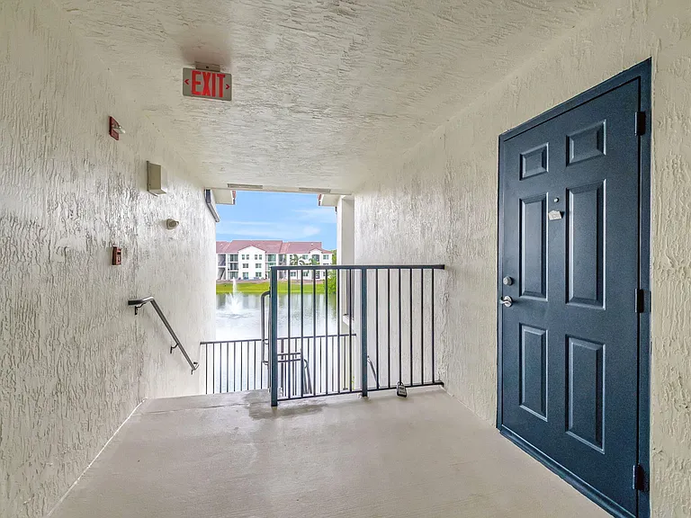 920 Villa Cir — Photo 4