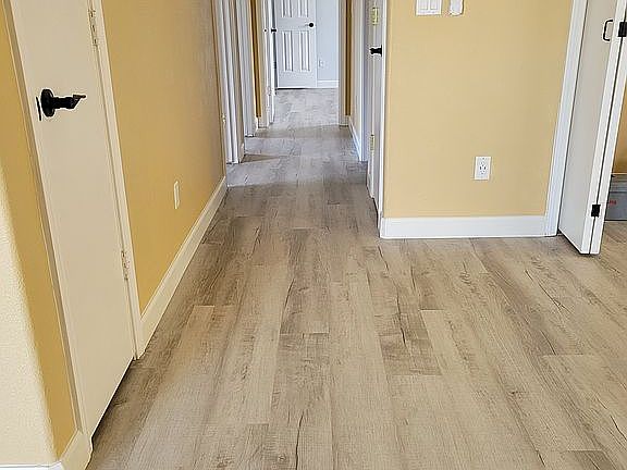 5th image of 2458 Walnut Dr