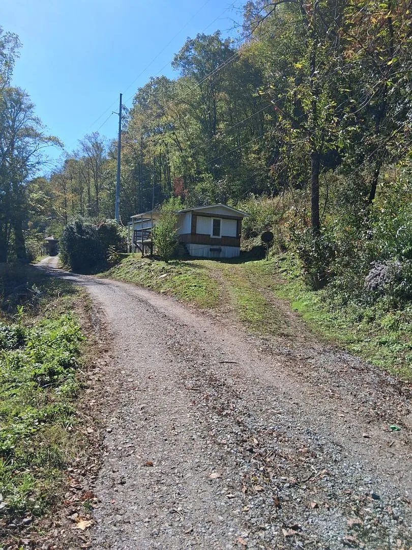 $1,500 - 2 Bedroom / 1 Bath Mobile Home Sitting on the Tuckasegee River — Photo 2