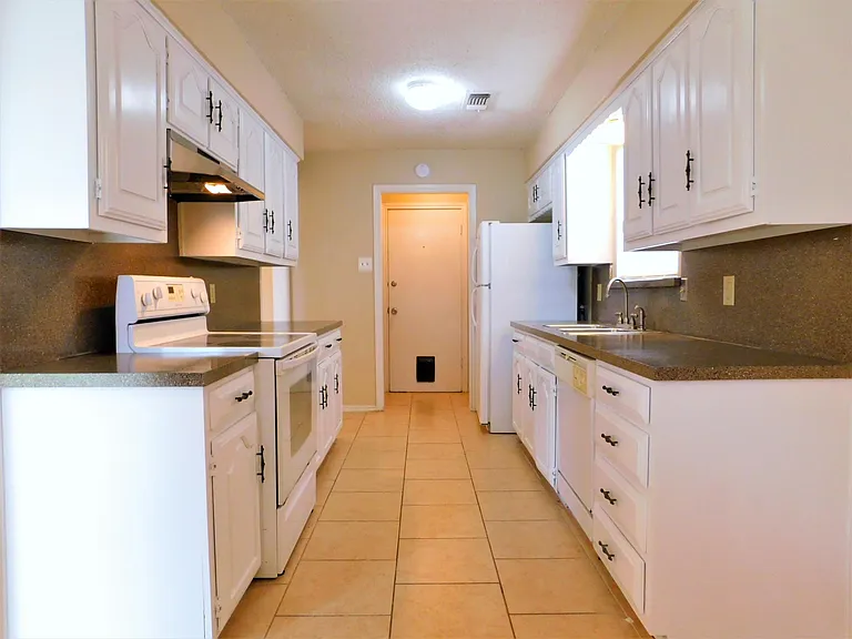 1706 Wisteria St — Photo 10