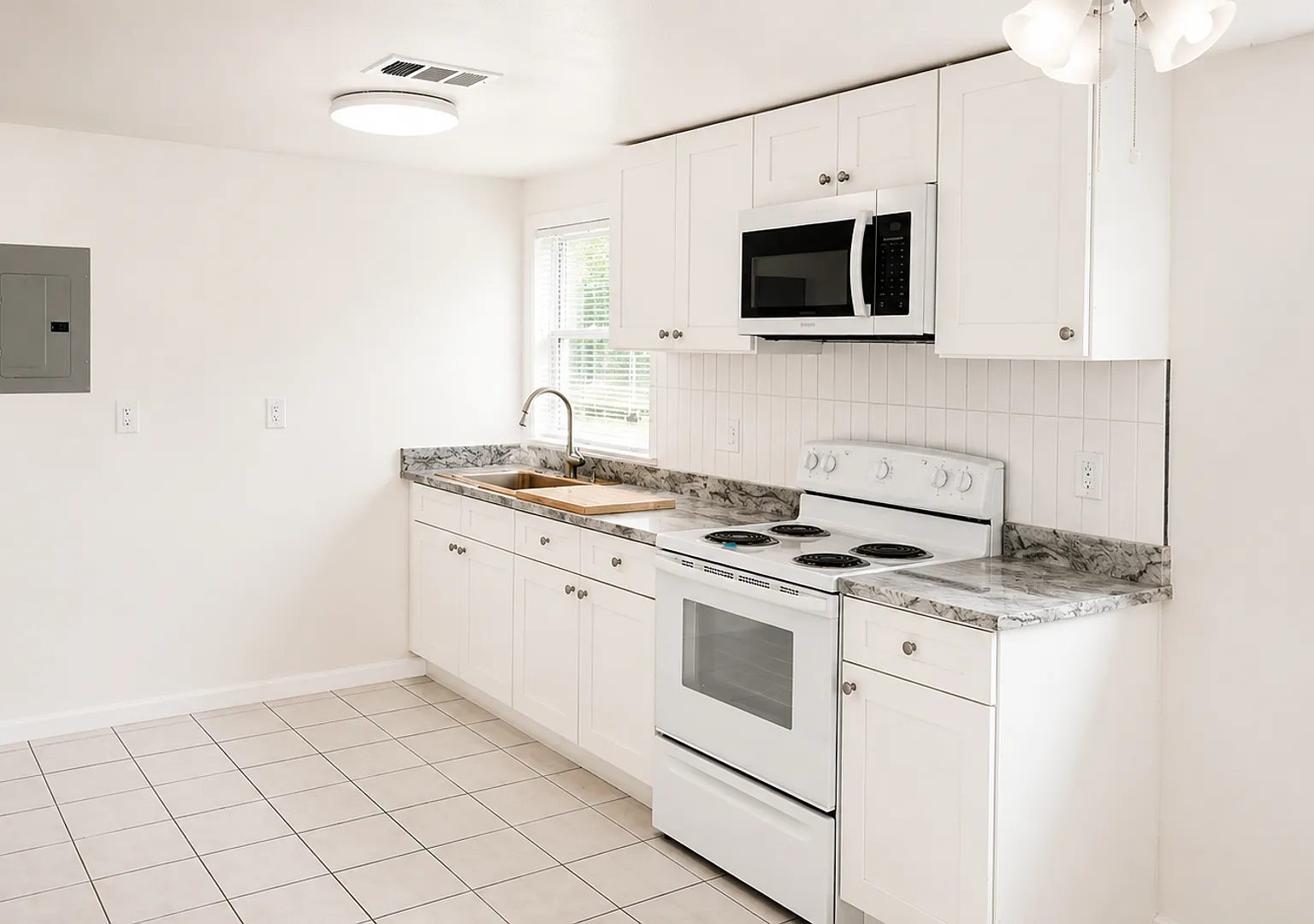 Coming Soon Move-In Ready 2BR/1BA Duplex with Modern Updates in Prime Zephyrhills Location! — Photo 2