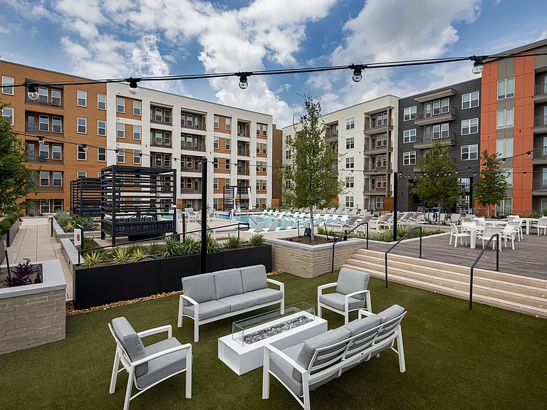 BranchPark_amenity_courtyard firepit 3-18