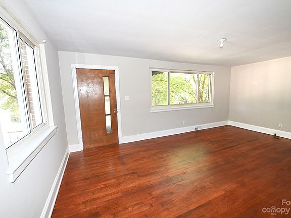 3rd image of 776 3rd Avenue Dr SE