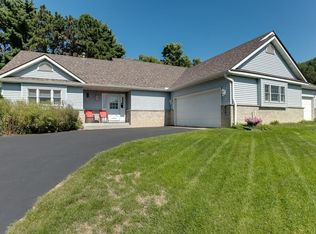 2507 Bittersweet Ln N, Maplewood, MN 55109