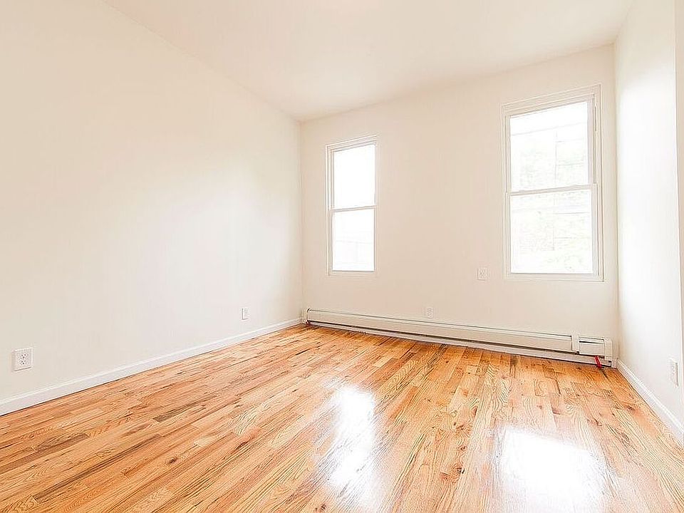 2nd image of 107 Newport St #2
