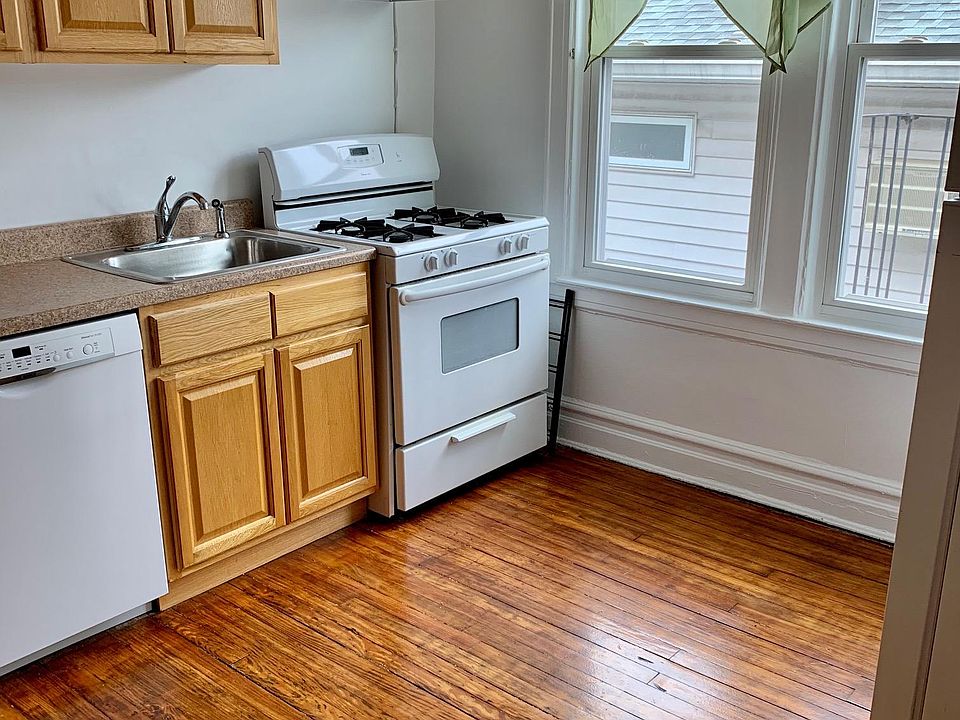 1st image of 18 Lane St #2R
