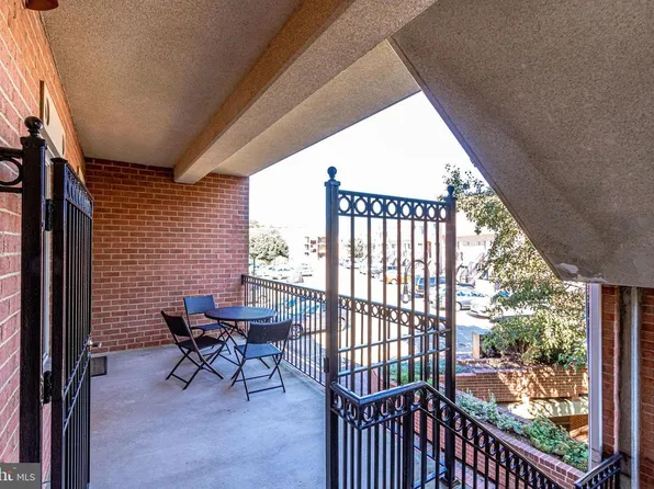 6924 Fairfax Dr Unit 308, Arlington, VA 22213