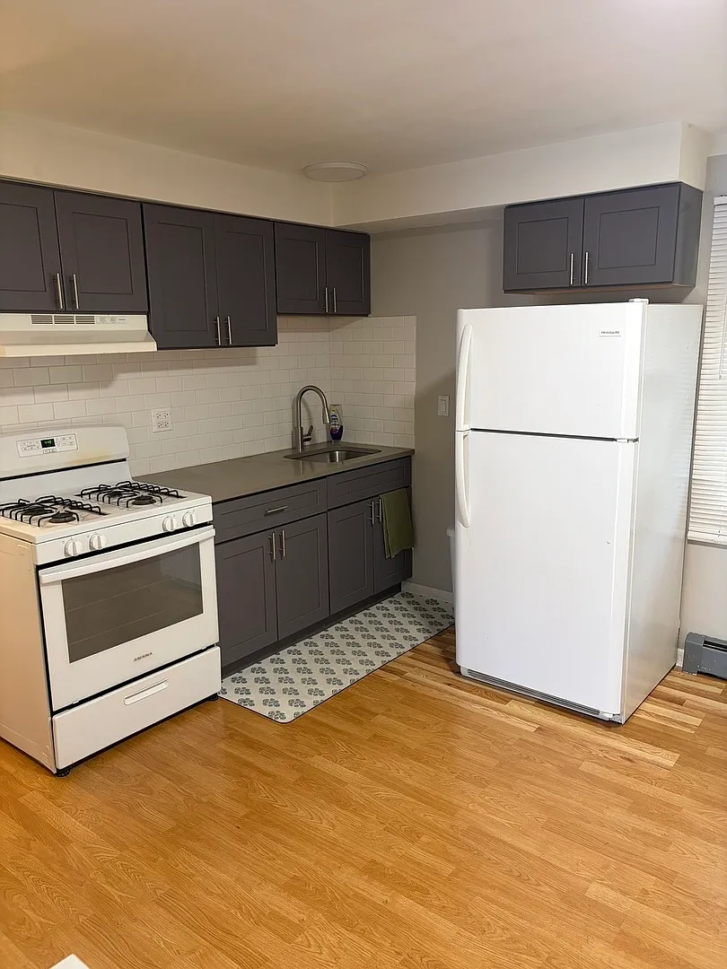 2 bed, 1.0 bath, 750 sqft, $1,800 — Photo 3