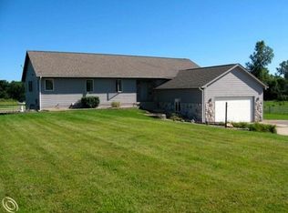 899 Thayer Rd, Ortonville, MI 48462