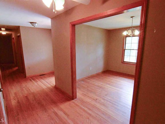 5th image of 4016 McClure Dr