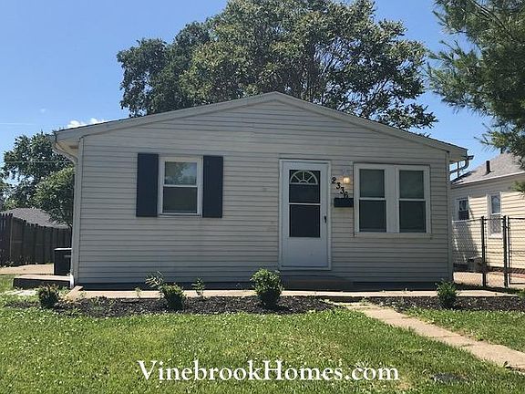 2nd image of 2336 Villa Ave