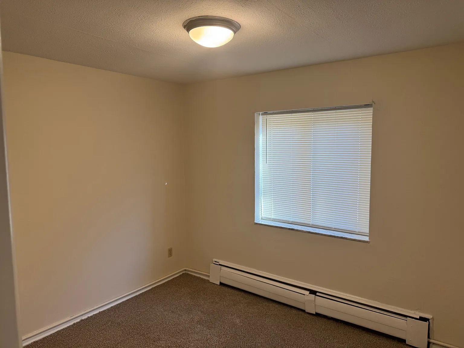 2 bed, 742 sqft, $1,000 — Photo 3