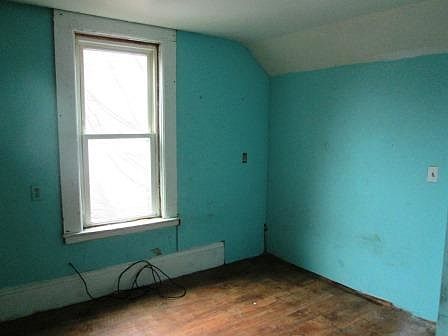 3rd image of 118 Albany Ave